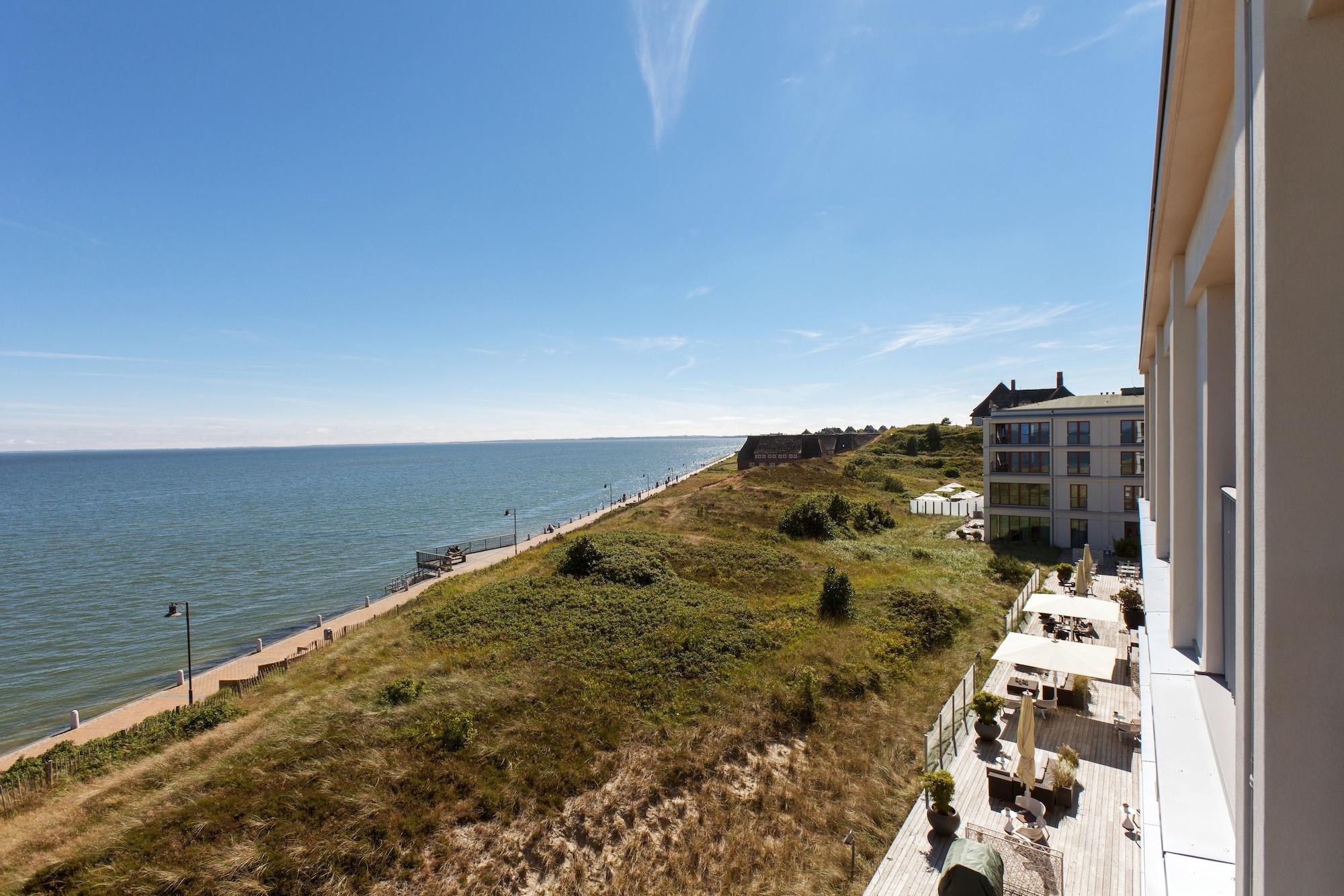 ホテル A-Rosa Sylt リスト エクステリア 写真 View of the Baltic Sea from the hotel