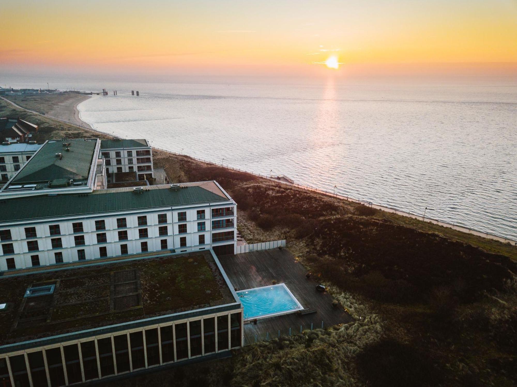 ホテル A-Rosa Sylt リスト エクステリア 写真 Aerial view of the hotel