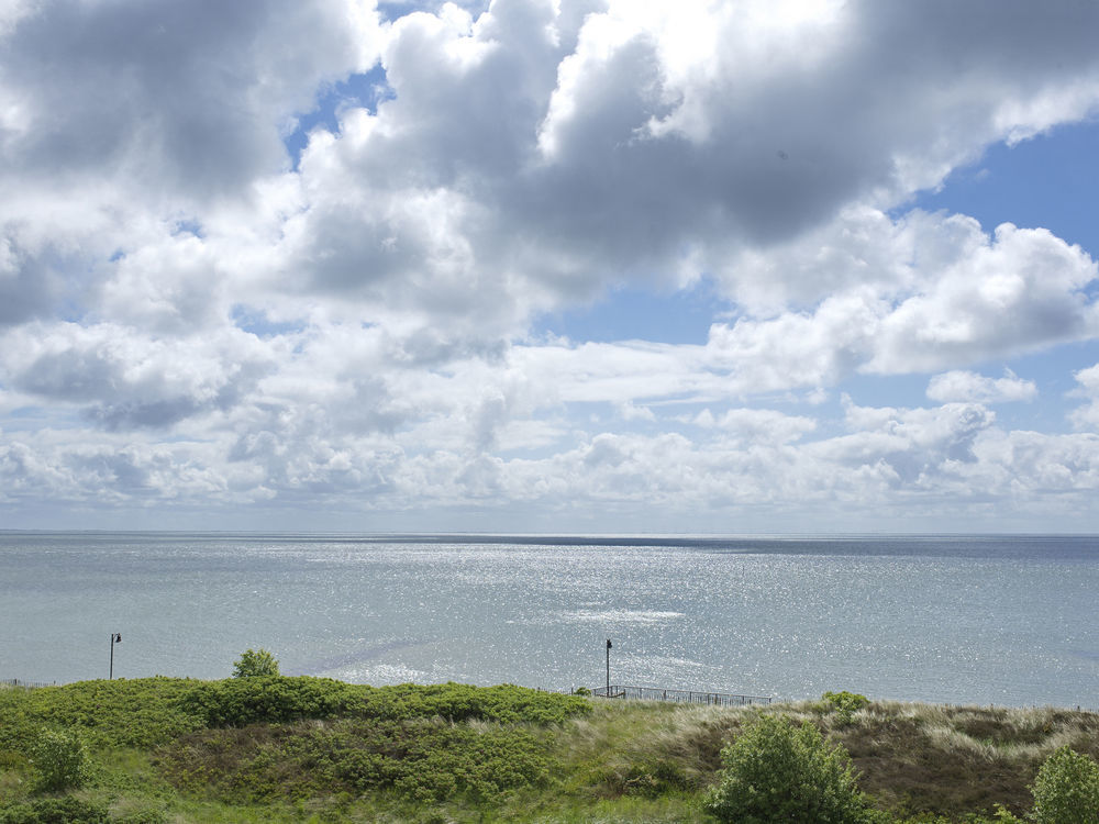 ホテル A-Rosa Sylt リスト エクステリア 写真 View of the North Sea from the coast of Schleswig-Holstein