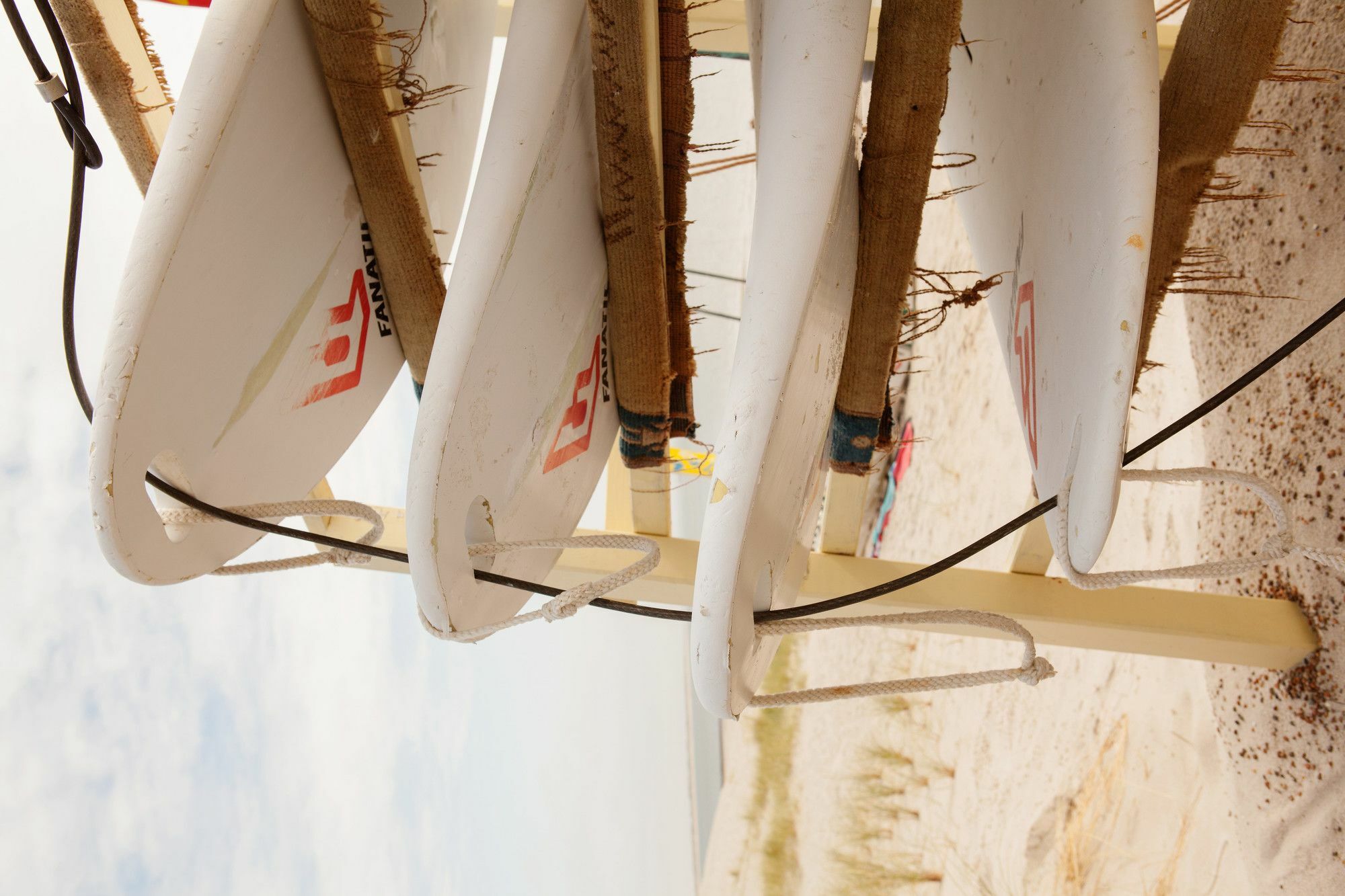 ホテル A-Rosa Sylt リスト エクステリア 写真 Surfboards hanging on a rack